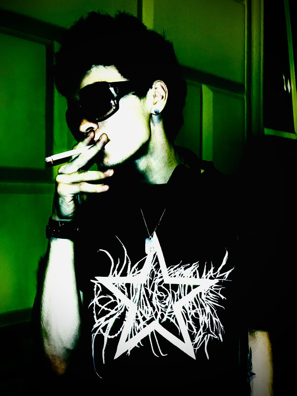 UNCOVER TEE